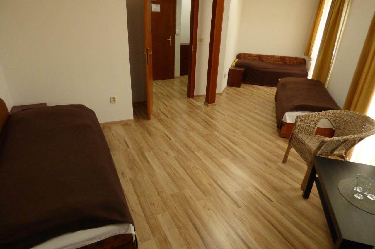 Vazinka Hotel Madunice Екстериор снимка