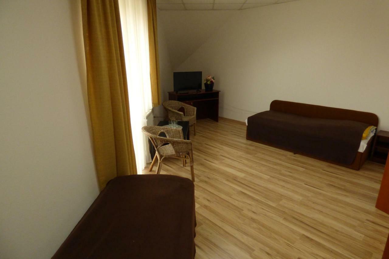 Vazinka Hotel Madunice Екстериор снимка