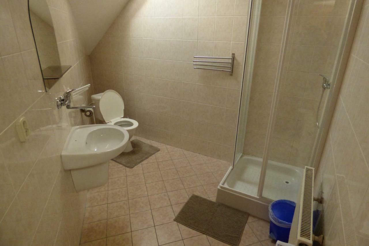Vazinka Hotel Madunice Екстериор снимка